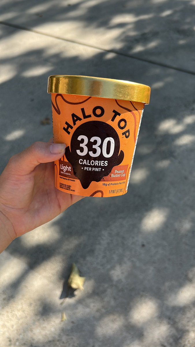 icanthearrae's tweet photo. Tried halo top for the first time and it’s SO fuckin good🤤
#edtwt #halotop #ed #ana #ricecakestwt #foodspo https://t.co/p0nFrFhF3l