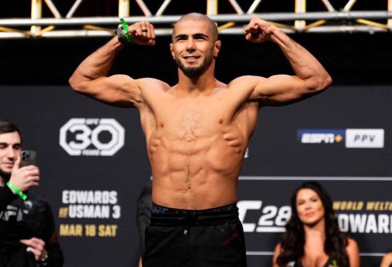 MMA__Sim's tweet photo. MACAU, IT’S TIME FOR THE MAIN EVENT OF THE EVENING!
A vacant Bantamweight title fight between #1 Cory Sabatello (4-1, -165, @Cory_Sabatello) and #5 DoctorMMA (3-1, +140, @FightDoctor_)
#UFC31 🇲🇴 🇨🇳 https://t.co/cykWTfg42E