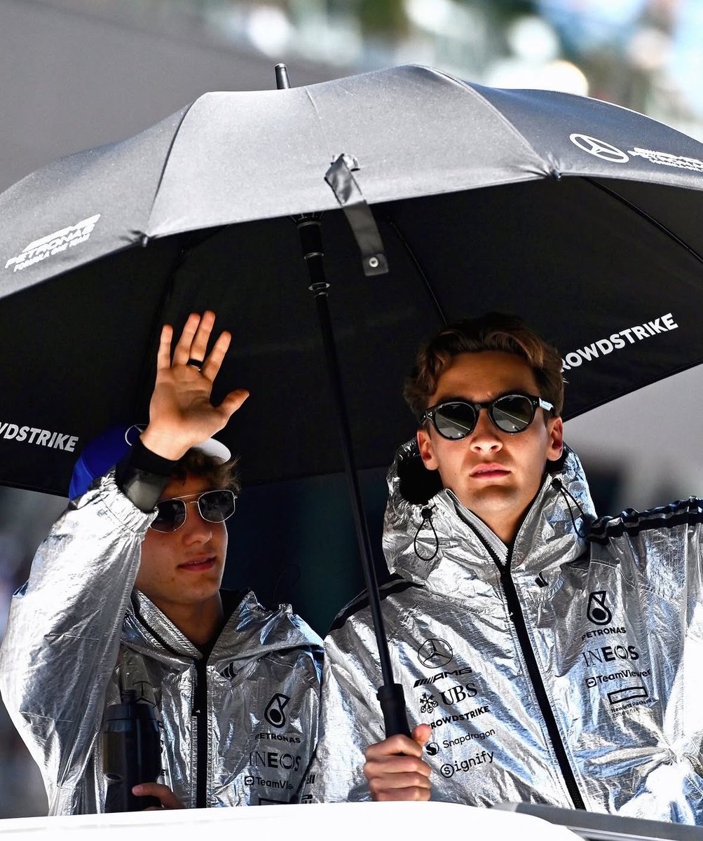 croisstappen's tweet photo. notice how nobody said mercedes bc these two are BROTHERS FR 🙂‍↕️🙂‍↕️ https://t.co/4om6wr0MAA