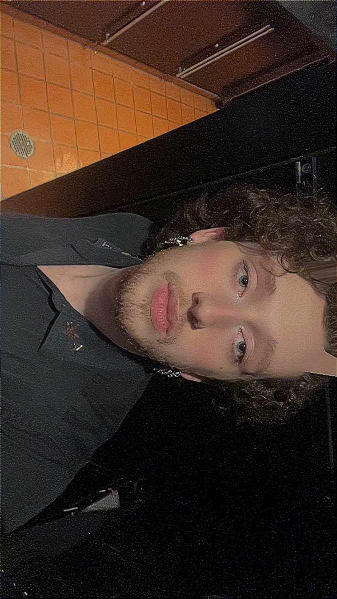 NonRinary's tweet photo. @lowkeydisturbed just gonna slide in right here https://t.co/o3yJbvzviI