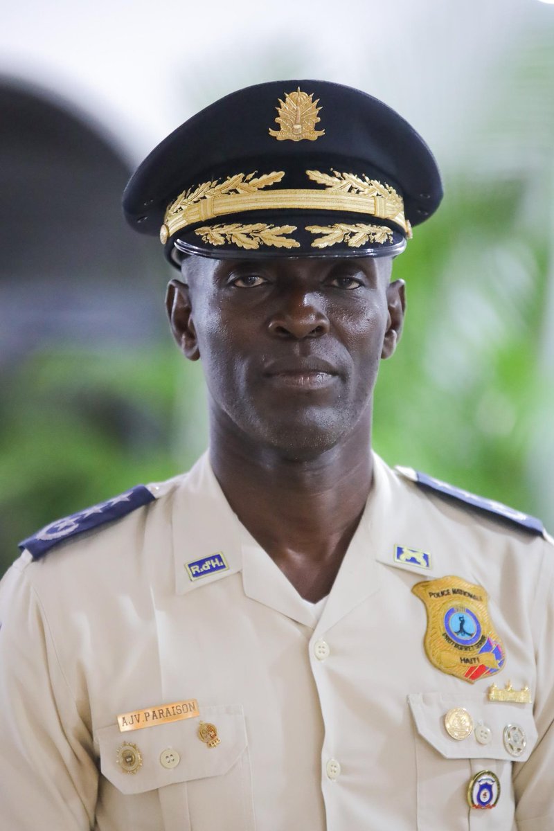 Frantz Duval (@frantzduval) on Twitter photo L'inspecteur général Vladimir Paraison, ancien responsable de l'Unité de sécurité du palais national (USGPN), est le nouveau Directeur général de la Police Nationale d’Haïti 📷 <a href="/Marctimephotog1/">Marckinson</a> pour <a href="/nouvelliste/">Le Nouvelliste</a> L'inspecteur général Vladimir Paraison, ancien responsable de l'Unité de sécurité du palais national (USGPN), est le nouveau Directeur général de la Police Nationale d’Haïti 📷 <a href="/Marctimephotog1/">Marckinson</a> pour <a href="/nouvelliste/">Le Nouvelliste</a>