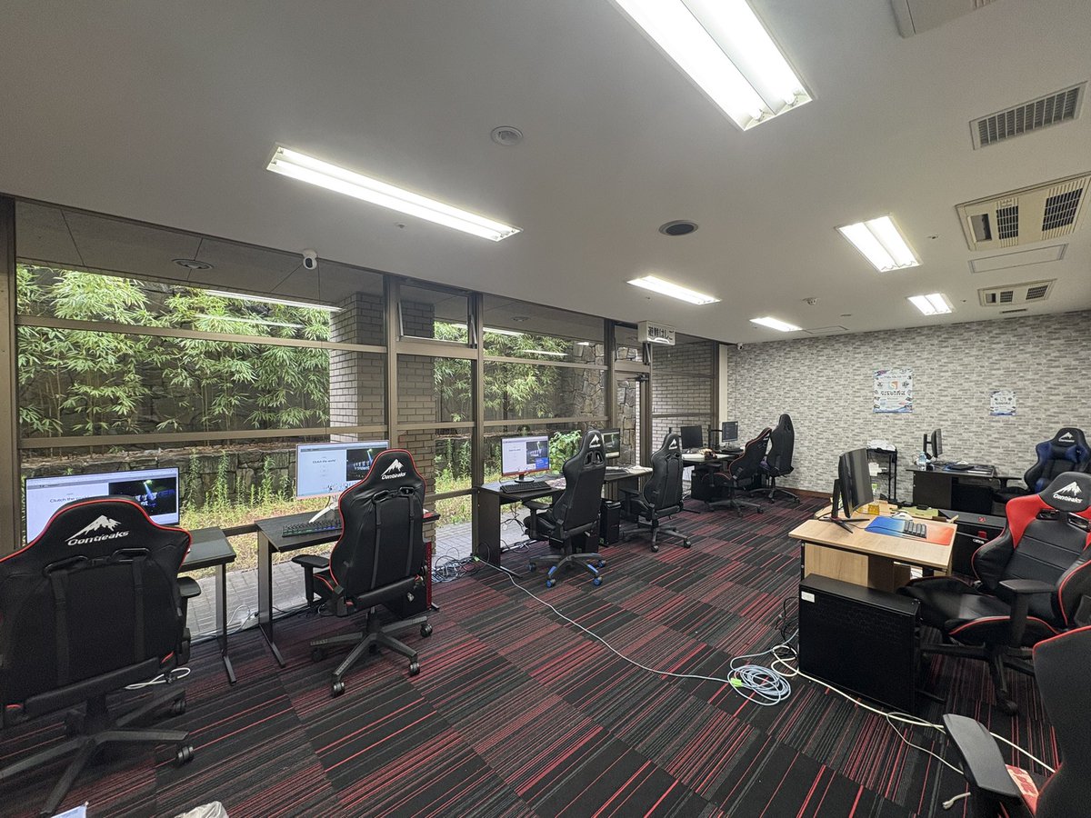 Kanemitsu_esp's tweet photo. カネミツキャピタルホテル地下１階
Kanemitsu Gaming Base

ゲーミングPC10台完備。宿泊とセットで、
チーム練習・オフライン合宿が可能に！

SwitchやPS4、ボードゲームも設置
カジュアルイベントも開催可能！

プログラミング教室やコミュニティのスペース利用などさまざまな用途で使用されています https://t.co/dPqo6n800P