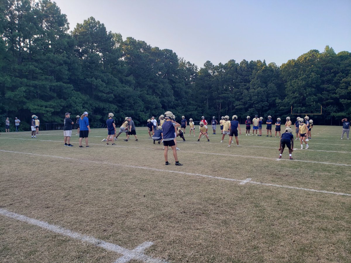 CBS6SportsSean's tweet image. The South of the River Tour continues as I checked in with Midlothian (@MidloFBRecruit)!  Here is a mini-preview.

@CBS6 #FSFCBS6 #FinalScoreFriday #PhilGross