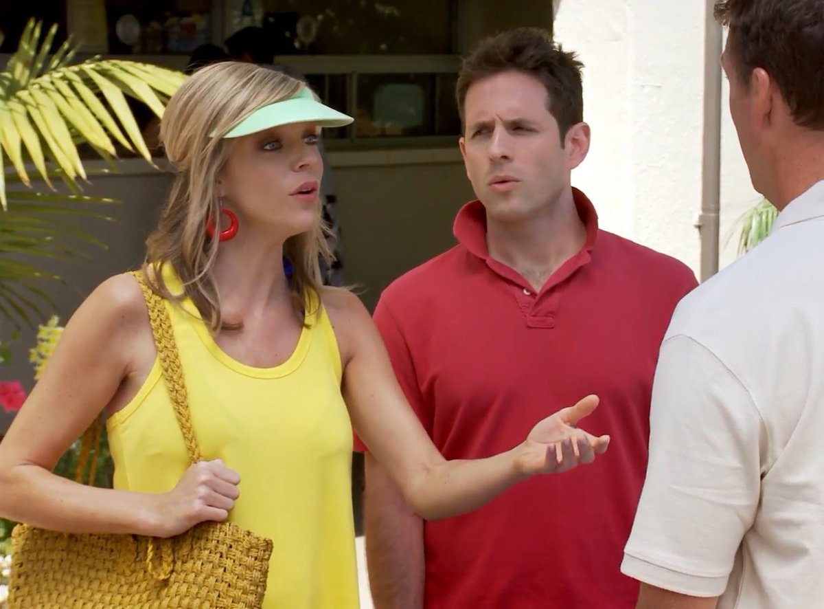 Hm how shall I garnish my hotdog?

The ever so reliable ketchup and mustard bottles: