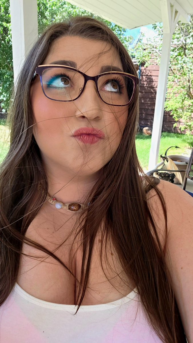 KateCorbain's tweet photo. Oops π¬ I have a crush again π³ π
just hit me in the ankles with a rzr scooter now please π«‘
#sendhelp #rzr #scootin https://t.co/1eAJMTBlhO