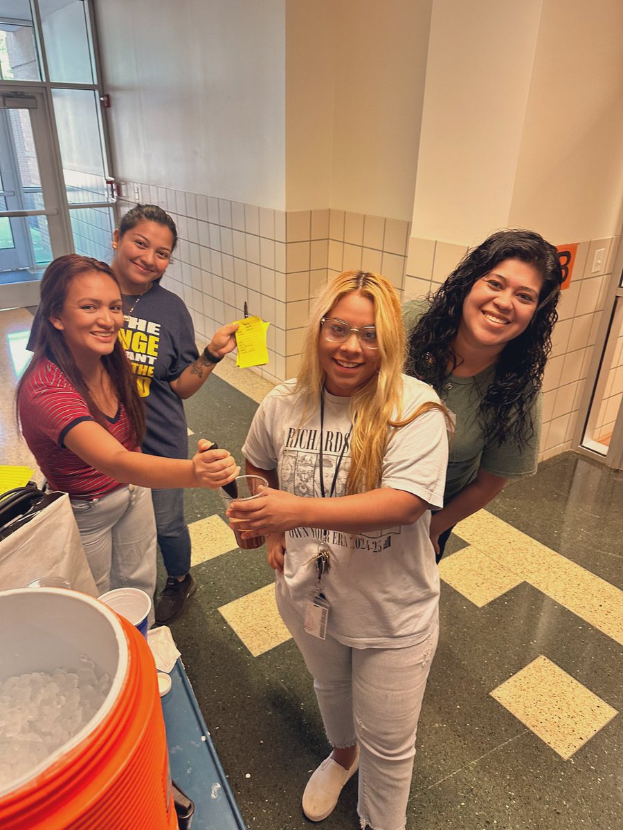 MsParedess's tweet image. This morning our staff got spoiled by our @CBEBears Café!! Our office staff (AKA most important people) run this gig and they’re super popular!! Thank you for the 💚💚🐻☕️!! #DeepintheHeartofCBE #RISDDreamBig #butfirstcoffee