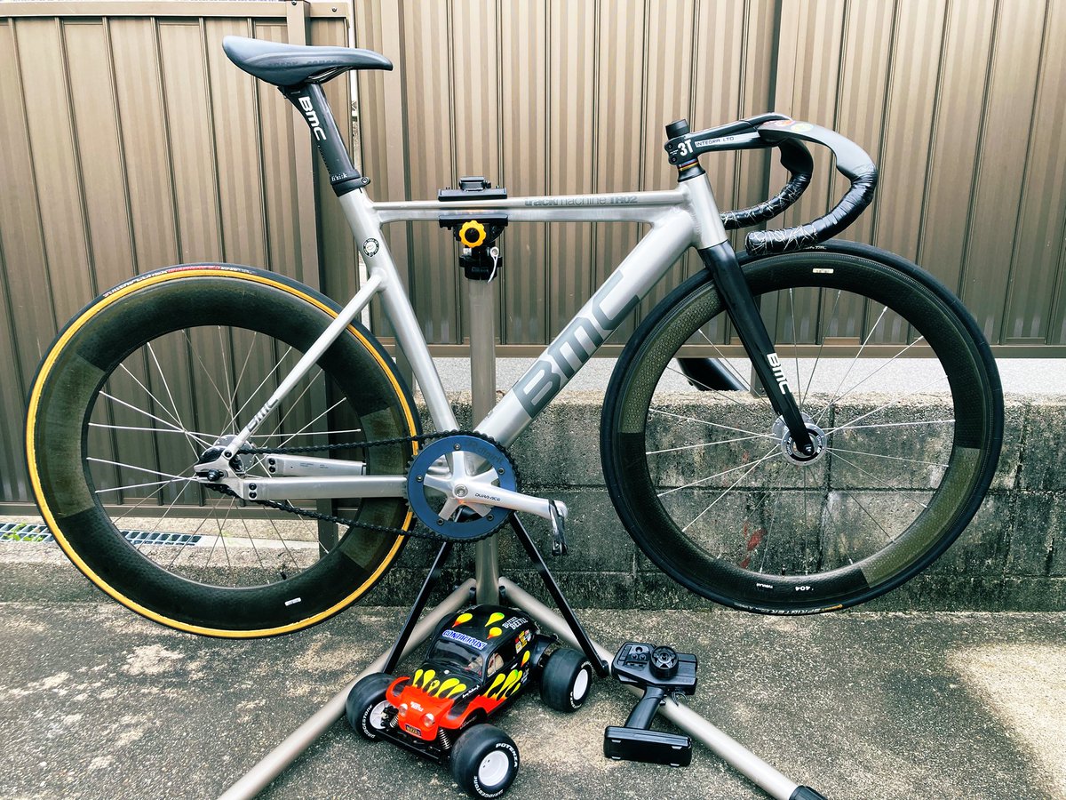 egao88egao's tweet image. 今日の相棒。「俺はこれで行く」

Kyoto Night CRIT2025 @sfidarecrit 
 &amp;amp; ラジコンボーイレース

BMC trackmachine tr02 #digirit 48x16t
タミヤ ブリッツァービートル
#ピストクリテ #サンガスタジアム