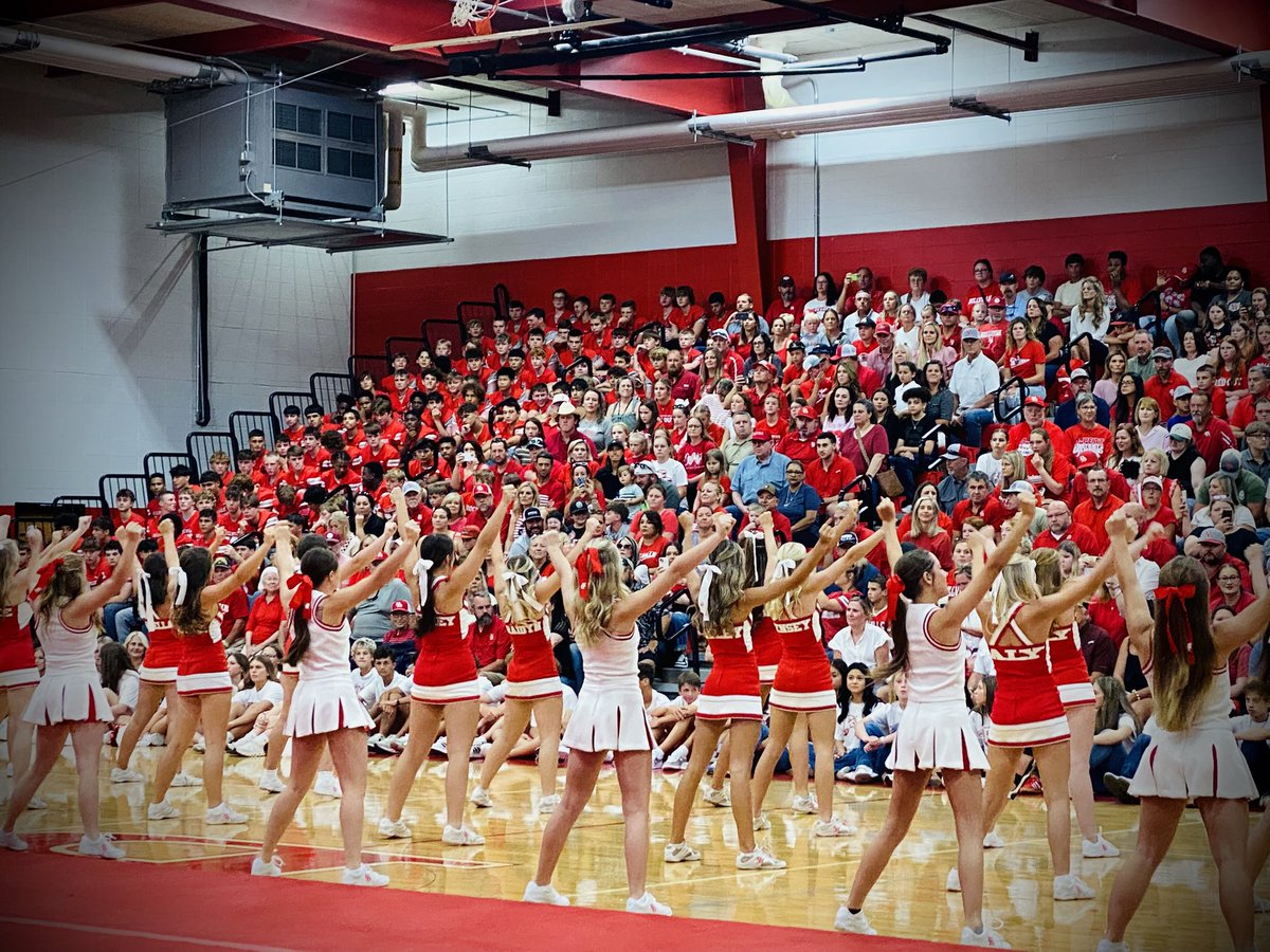 NPoenitzsch's tweet image. Exciting times in Brahma Nation! Tonight we got to Meet our 2025 BHS Brahmas  &amp;amp; Brahmanettes! Wishing all of our student athletes &amp;amp; performers a wonderful fall season! #HighExpectations ❤️🐮