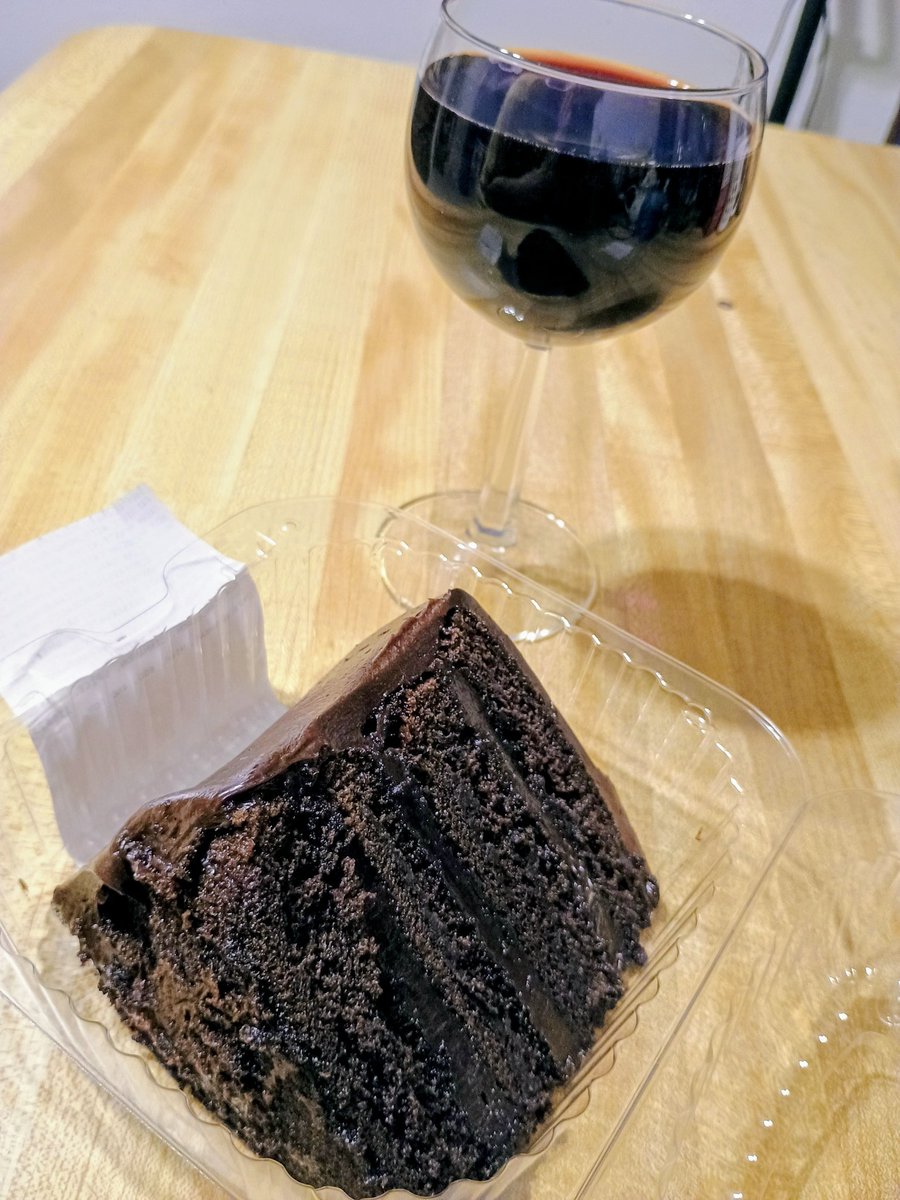 Tonight's dessert: chocolate cake from Publix 🤤 and a glass of heart healthy red wine ❤️
Cheers to a fun night!
#OPLive