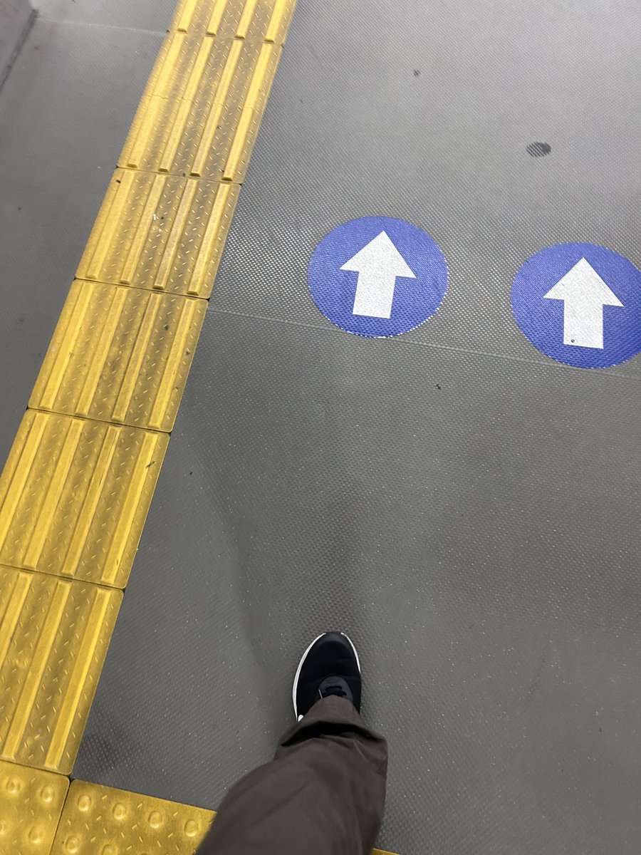 koki_ake_a's tweet photo. いえしゅっぱーつ
今日はあるゲームの関東大会に出てくる〜
毎年毎年そうなんだけど
全国大会に出れる優勝・準優勝のボーダーが10戦して10勝しないと行けないって言う意味わからんレベルだからとにかく
負けないように頑張らないとな… https://t.co/TMyS1i7sQB