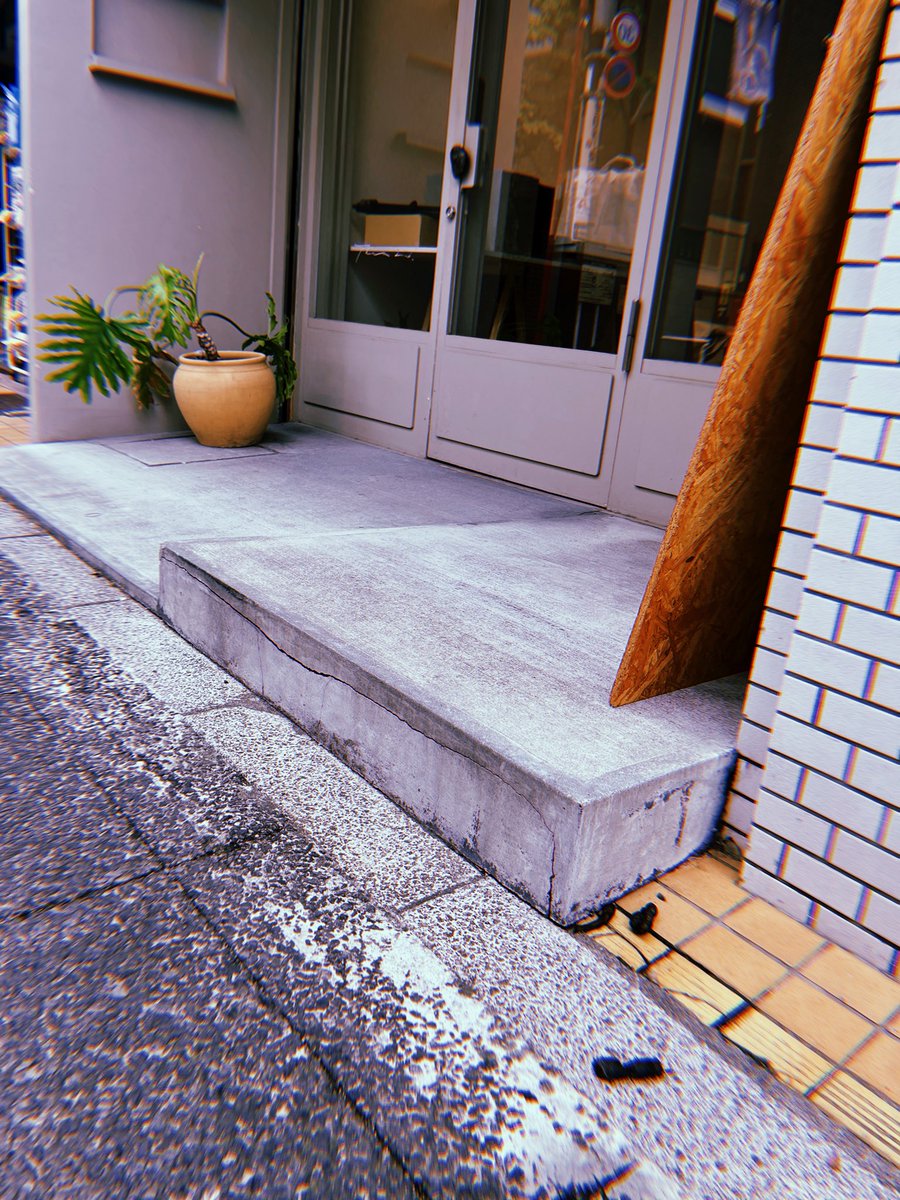 おはよう〜！

きました、個展！

会場に着いたら💩が落ちてました。
運ついてる👍

会場でお待ちしてます🧑🏻‍🎨
ちょくちょくポストできたらします🤳

ええ土曜日にしような〜♬