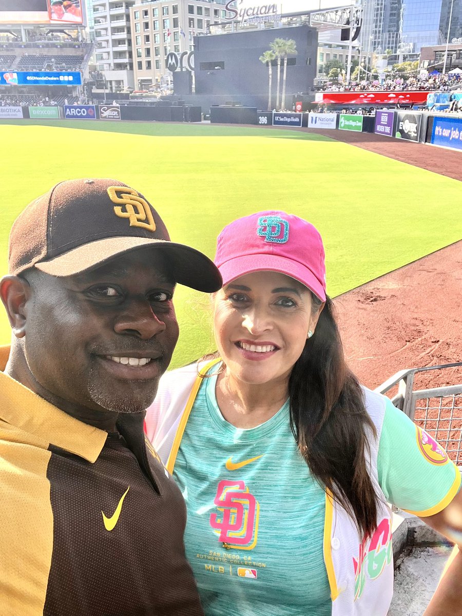 AngieHenryRE's tweet photo. Let’s go @Padres #ForTheFaithful https://t.co/emo4YwyYVq