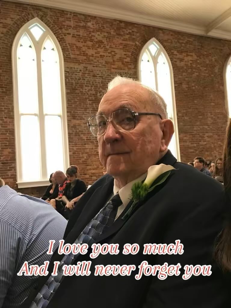 SusiebGaming's tweet image. I miss him so much. The Patriarch of my family, my best friend in the world, my Papa. 

This photo was taken at my wedding. This was the last time he made a big trip, and he did it for me. 

I was his favorite grandchild, and he was not shy about that. 

He left us on April 9,…