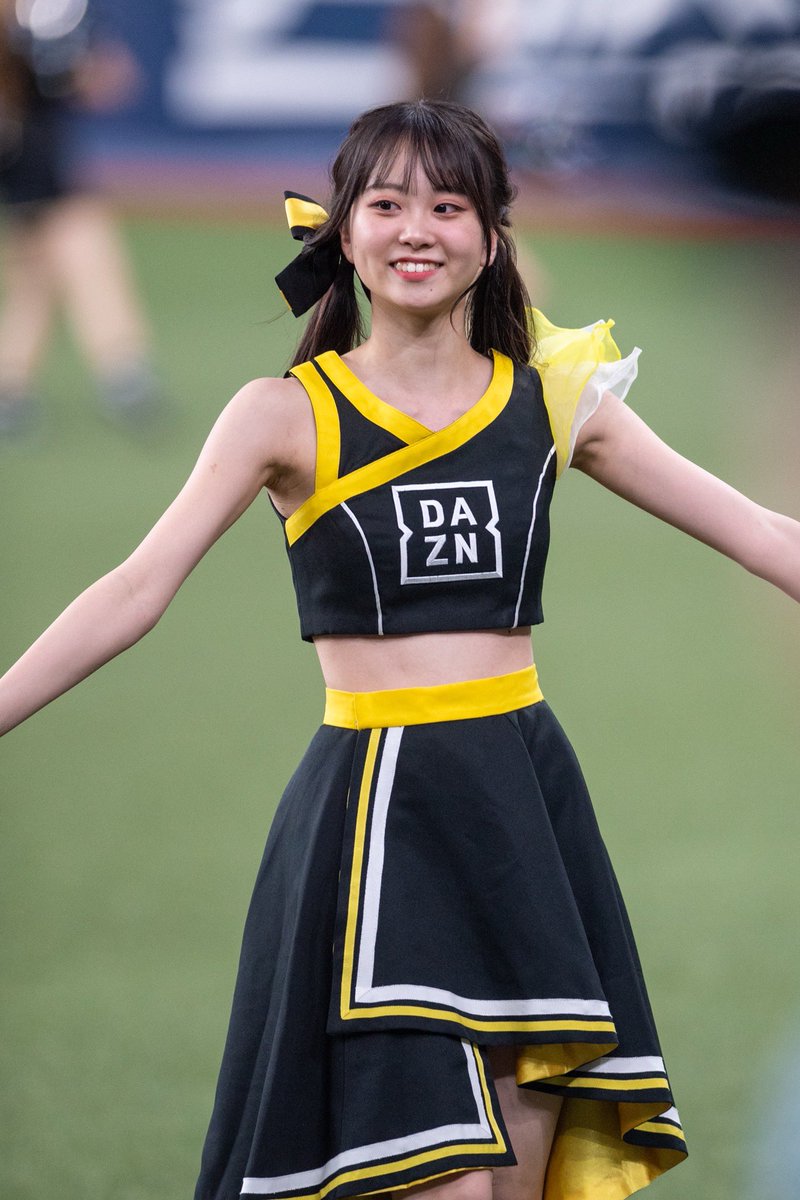 koji0919_com's tweet image. 阪神vs ヤクルト　2025.8.8（金）                                    

DAZNガールズ　にこちゃん ♪                      

@nicocha2525 

#DAZNガールズ 　
＃DAZN
#にこ