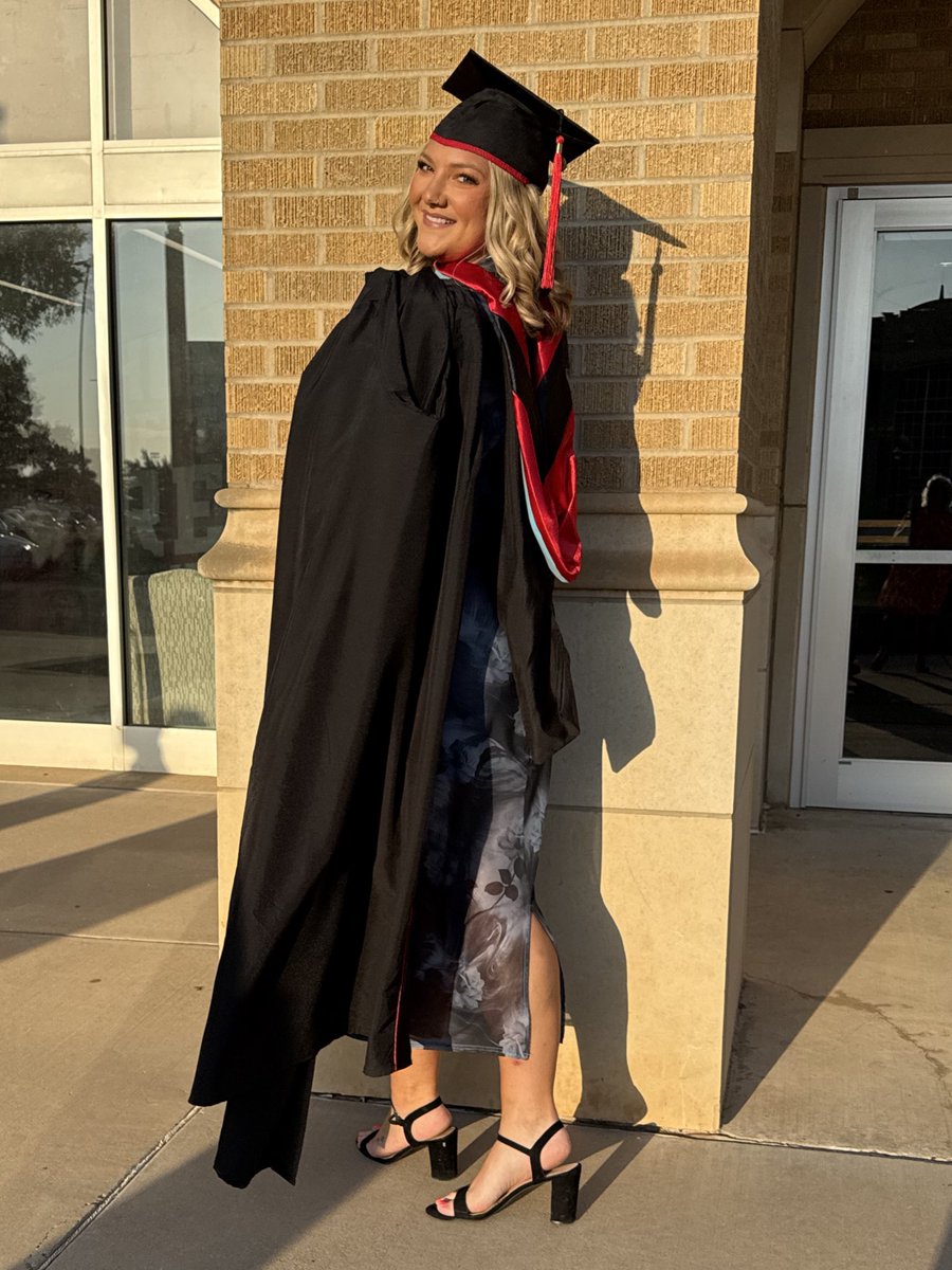 KerestineJackie's tweet image. Jackie Kerestine M.Ed.
I am in fact not too cool for school 🍎 📚🎓
#GraduationDay #Masters #EducationalLeadership #WhatsNext #WreckEm #FutureLeader