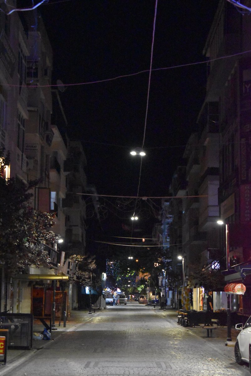 midye ve gün sonu sokak.