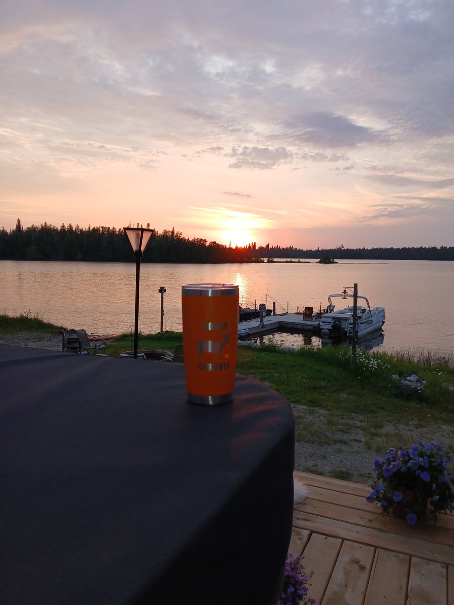 tcouchy19's tweet photo. a little sunset with cran and vodka up in northern ontario ❤️❤️ https://t.co/raSwThd7iY
