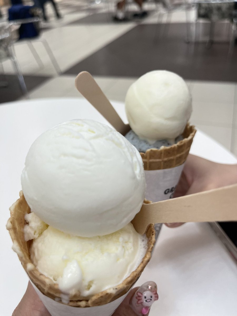無印の中にアイス🍨あった😍
☕️珈琲も飲める😍
ただ、椅子とかないから
食べる場所探しが…😅