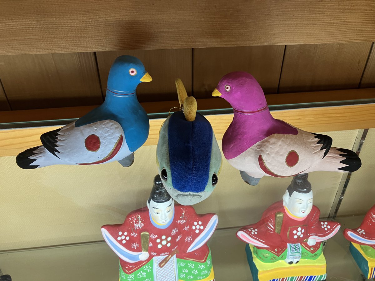 ブリ、争いだよ
平和の象徴も時として争うんだね