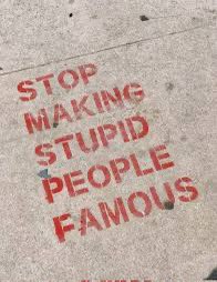 Lu_na_ti_ca_89's tweet image. Vedo il video di Belen, le foto della cena di Olly e mi rendo conto che soldi, fama e maleducazione vanno di pari passo in certi casi, soprattutto quando fate diventare famosi cani e porci.