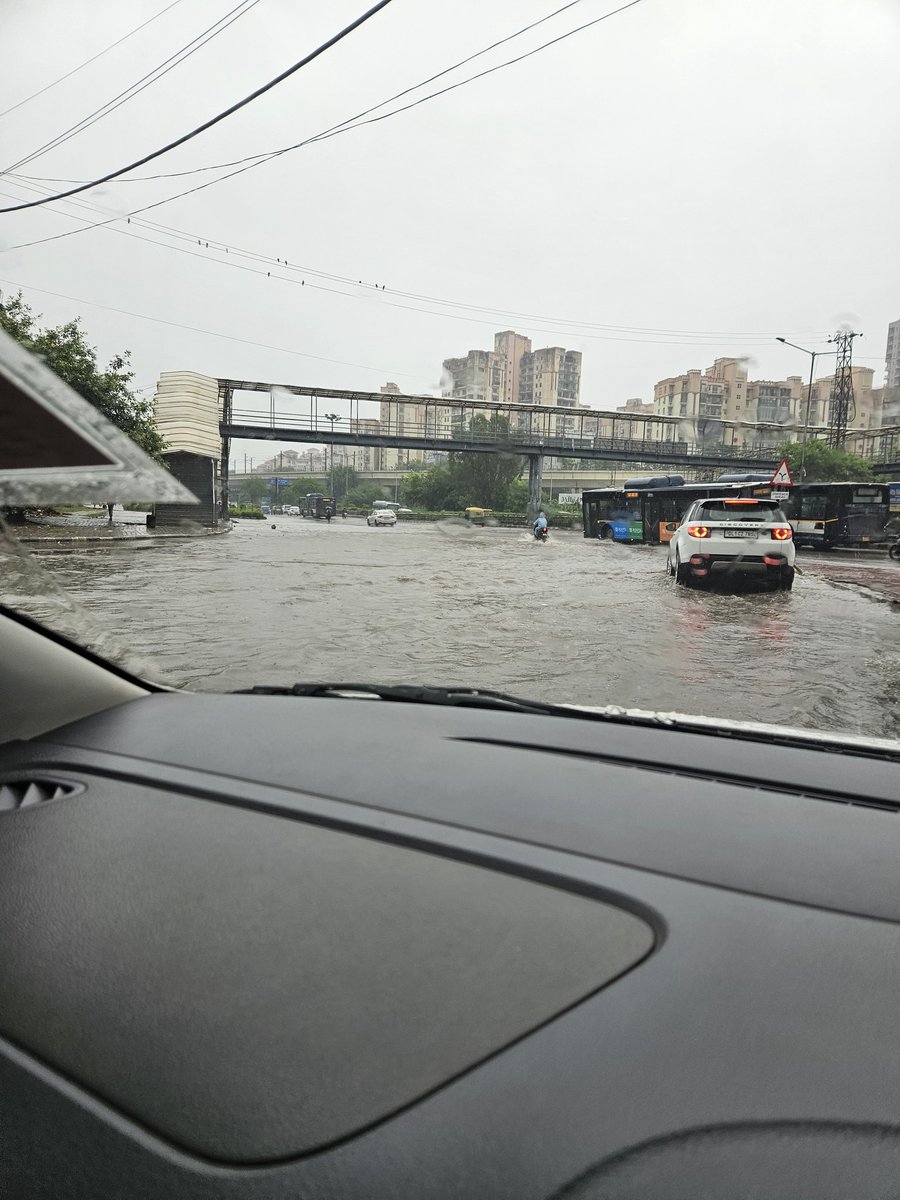 Another pool at Iffco Chowk 🏊‍♂️🏊‍♂️

<a href="/MunCorpGurugram/">MCG</a> <a href="/gsam2411/">Saumya Gupta -Journalist</a> <a href="/gurgaon_live/">Gurgaon LIVE!</a> <a href="/BJP4Haryana/">Haryana BJP</a> <a href="/PradeepIAS_HR/">Pradeep Dahiya</a>