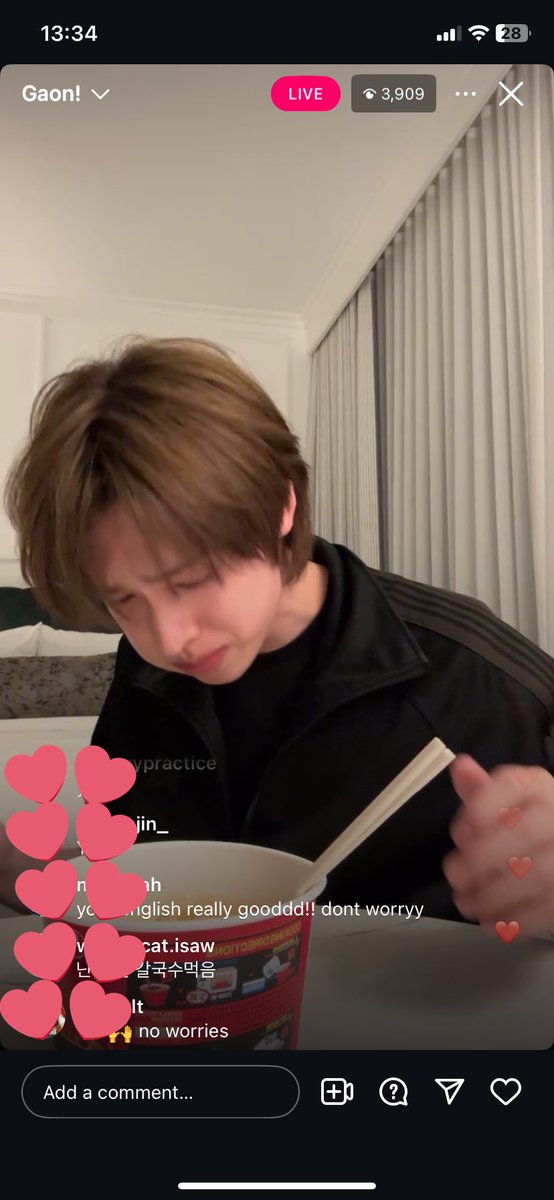 This sequence of gaon cooking and eating spicy ramyun 😭😭😭