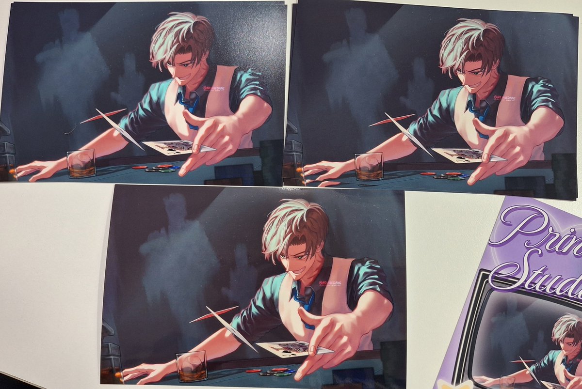 갑자기 날아온 택배한상자...
프린티에서 겜블 최 샘플을 보내주셨습니다!!
이번거 진짜 이쁨......  이번 그림은 고광택과 반광택이 색감이 더 쨍해서 예쁜것 같아요! 물론 무광도 보송보송 예쁨니다. ..