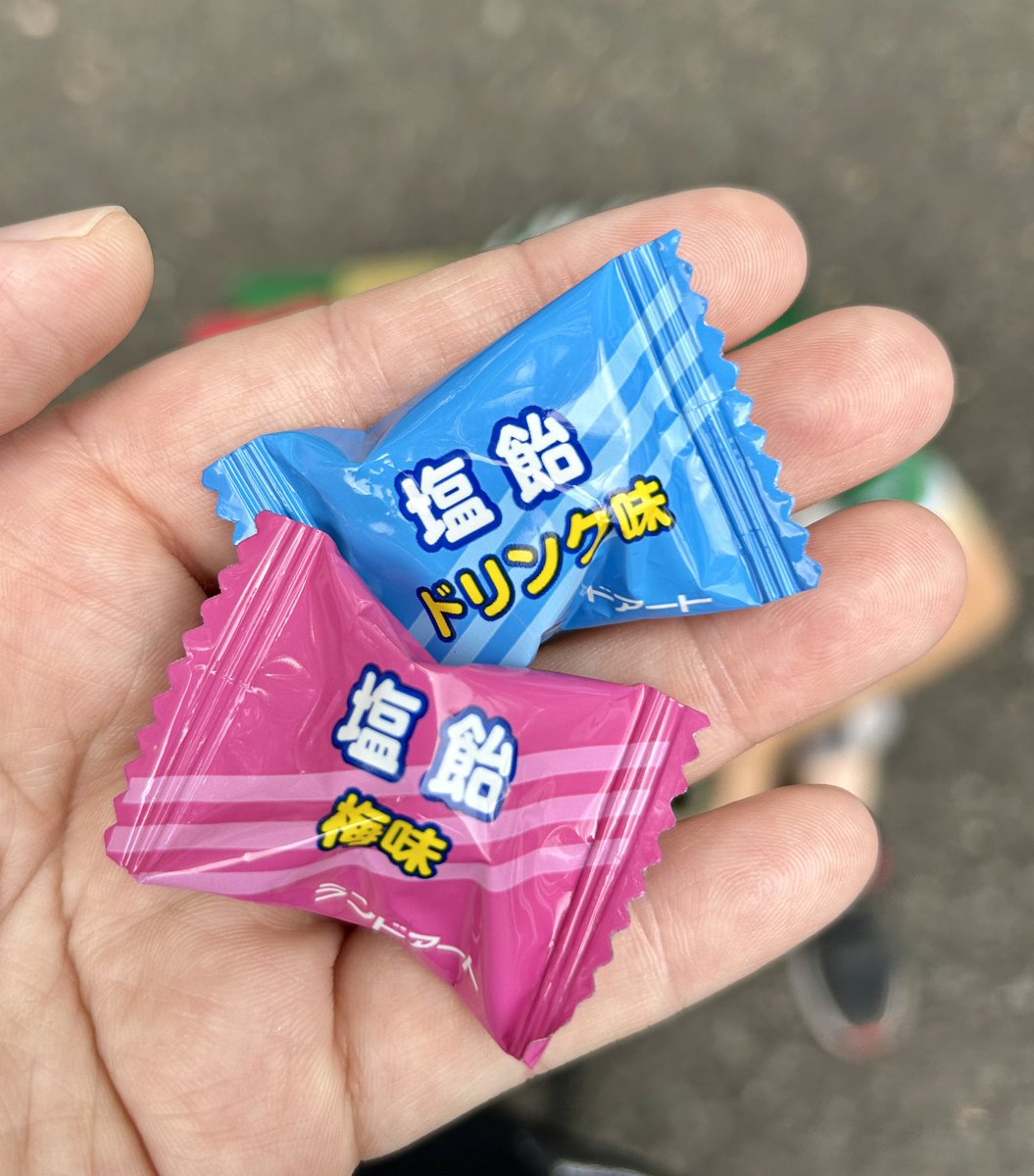 nao_932's tweet image. かわいい🎯!
#classmethod 様!!
マリノスとのクラシコ、しかも緑の味スタでの対戦🔥今日はこんなに盛りだくさんな日で、ありがとうございます!
ファミリーデーなだけあって、きっとご家族も総出でお手伝いしてくれてるんですよね😌
飴ちゃんありがとうね、ぼくちゃんたち👧👦
#verdy