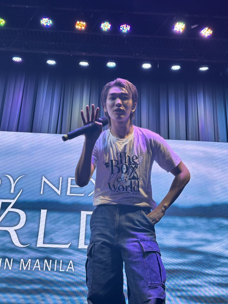pacodanaille's tweet photo. soundcheck!! Hi @Bossckm_  😍

#TBNWFMinManila
#TheBoyNextWorldSeries 
#BossNoeul #BoNoh
#Bosschaikamon #Noeulnuttarat https://t.co/iPWpTX4J9C