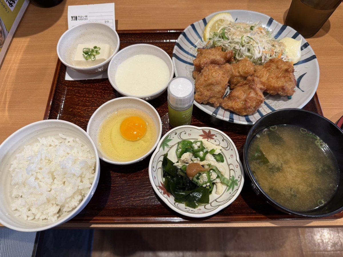 やよい軒
からあげ定食　ほか色々追加
揚げたて唐揚げと美味しいご飯🍚です
全てなんらかしらクーポン利用です
ごちそうさまさまでした