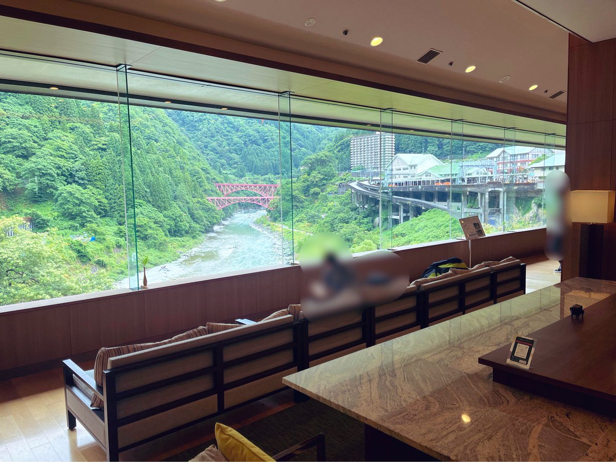 ♨️温泉旅館撮影可能エリア紹介♨️

黒部・宇奈月温泉 やまのは
【撮影対象者】イベント参加者(リストバンドあり)
ホテルロビーで撮影可能！リストバンド着用者なら宿泊者以外も撮影可能🙌可愛い棚やインテリアと撮影したり雄大な黒部峡谷を背景に撮影も⛰️✨
※撮影可能時間は後日発表！
#ウナコス2025