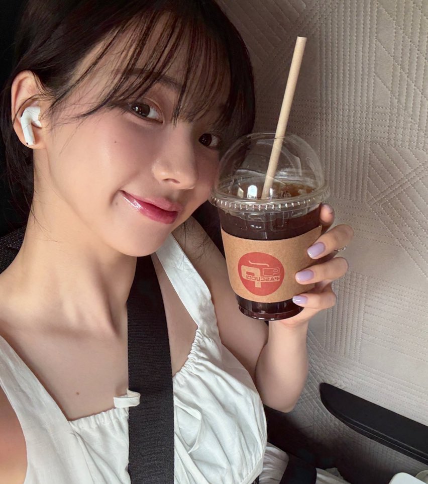 airibluu tweet media