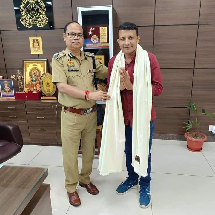 अगर आप चाहते है इसबार उत्तरप्रदेश विधानसभा में सर्वेश पांडेय की आवाज गूँजना चाहिये, इस पोस्ट को रिपोस्ट करके पूरे उत्तरप्रदेश में वायरल कर दीजिए। 
<a href="/SawarnArmychief/">Sarvesh Pandey</a>