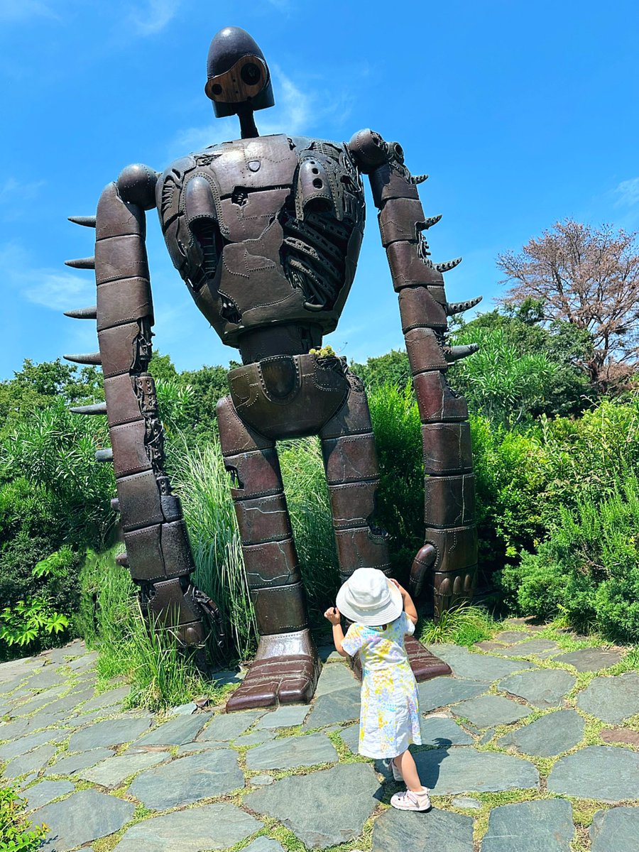 こんにちは🌞 先日、ジブリ美術館に行きました。 屋上庭園のロボット兵