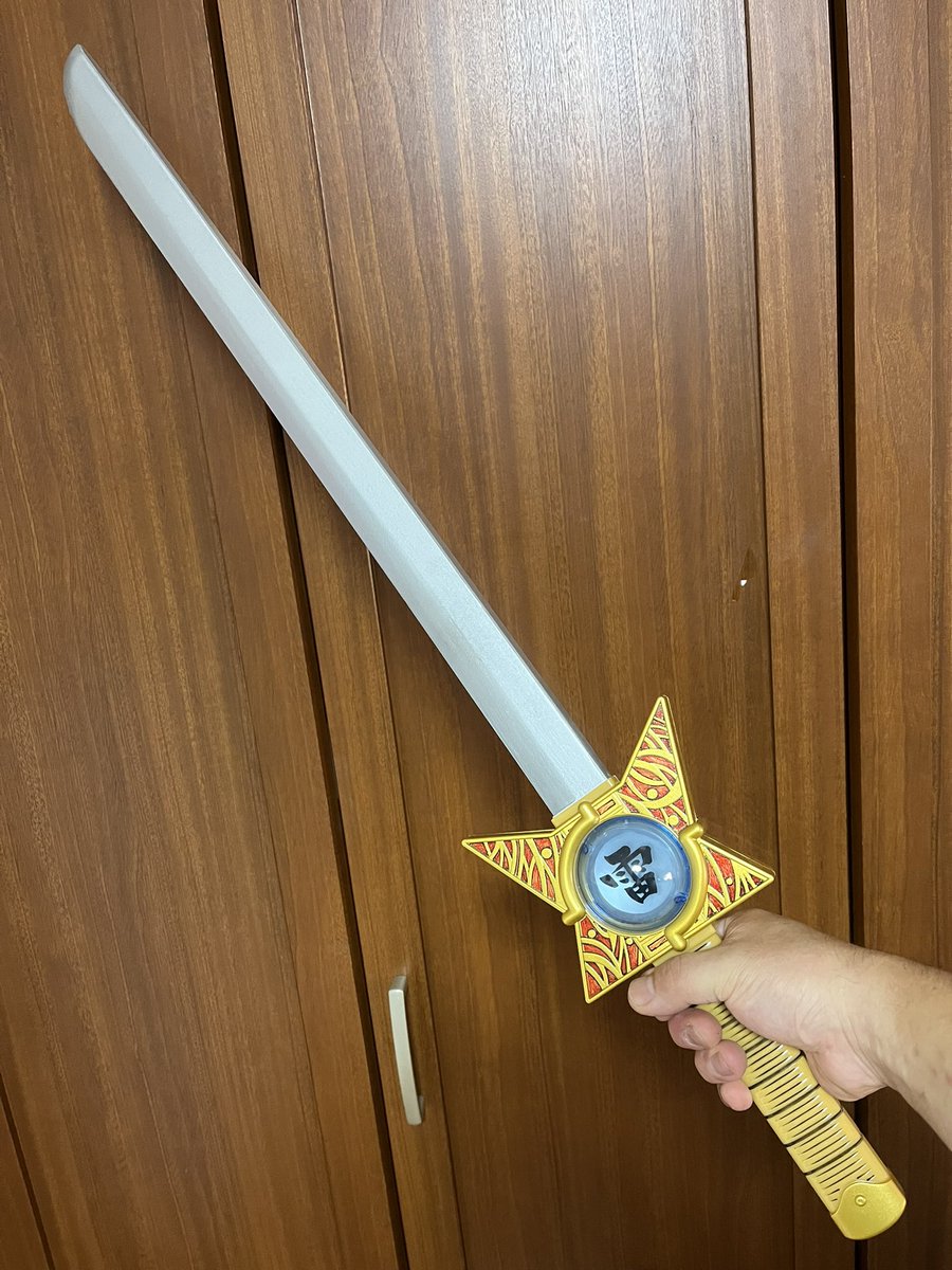 古い剣 金沃懸地塗鳳凰蒔絵鞘毛抜形太刀拵