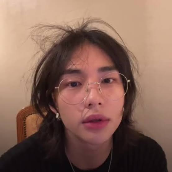 vduastara's tweet photo. @subHOMPIMPAH 𝗛𝗢𝗠𝗣𝗜𝗠𝗣𝗔𝗛 𝗔𝗟𝗔𝗜𝗨𝗠 𝗚𝗔𝗠𝗕𝗥𝗘𝗡𝗚ⵑ aku Acel sebagai Hwang Hyunjin siap menjadi bociltengil di kampung! https://t.co/4HDOu802Si