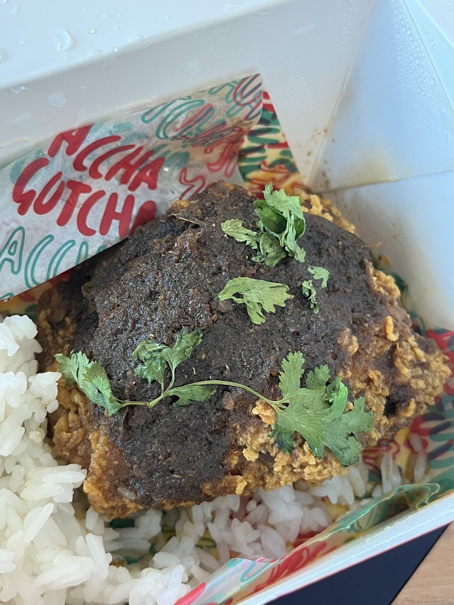 Kalo udah weekend gini paling enak buat explore makanan dari Hangry!😍

Awalnya sempet ragu mau cobain makanan India-nya, tapi akhirnya nyobain juga yang Accha Food. ENAK BANGETTT!!!