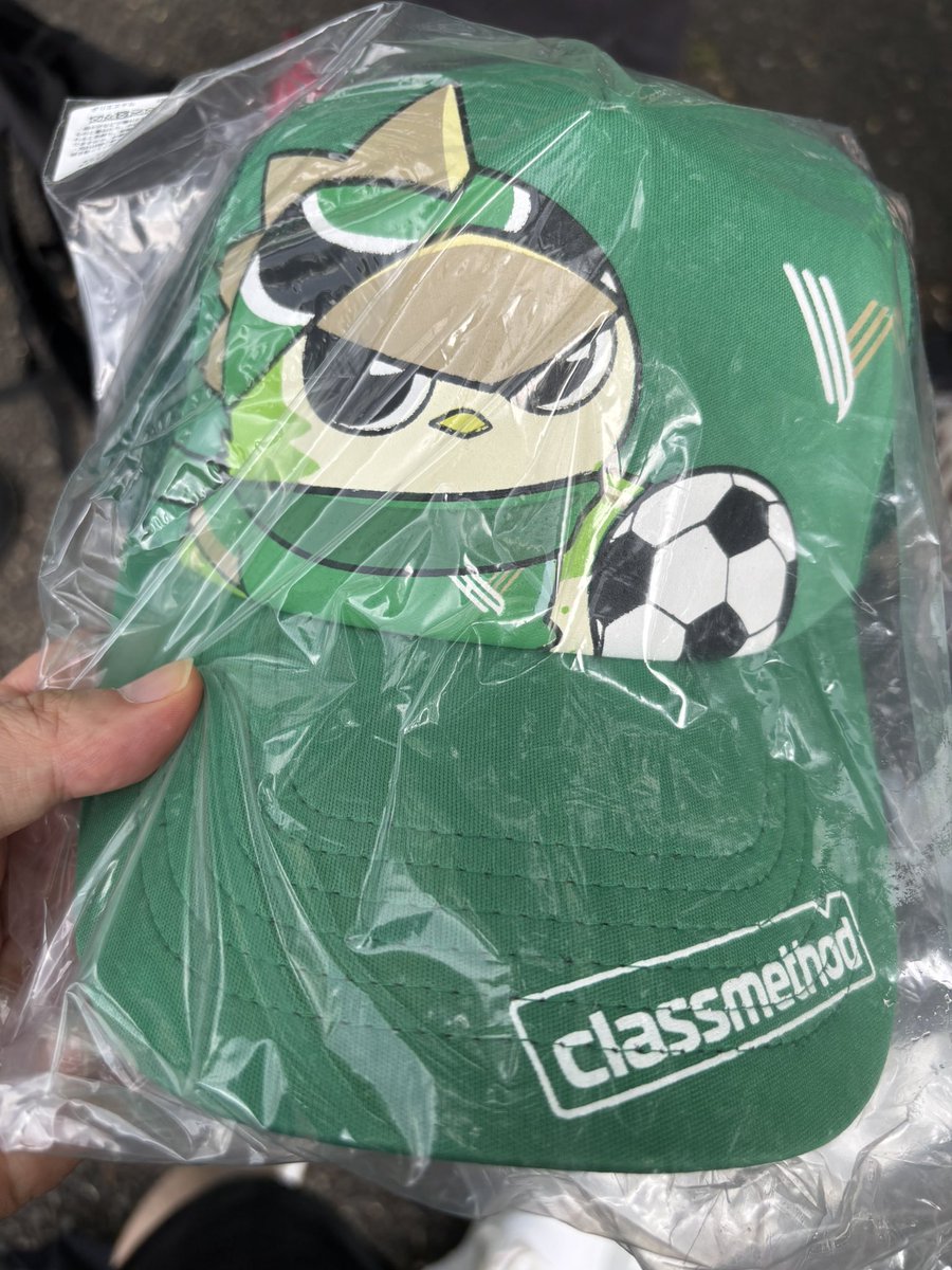 Satochan_18_18's tweet image. 味スタ到着して、抽選。
リヴェルンの帽子当選しました🎉

#classmethod
#verdy
#緑の味スタ