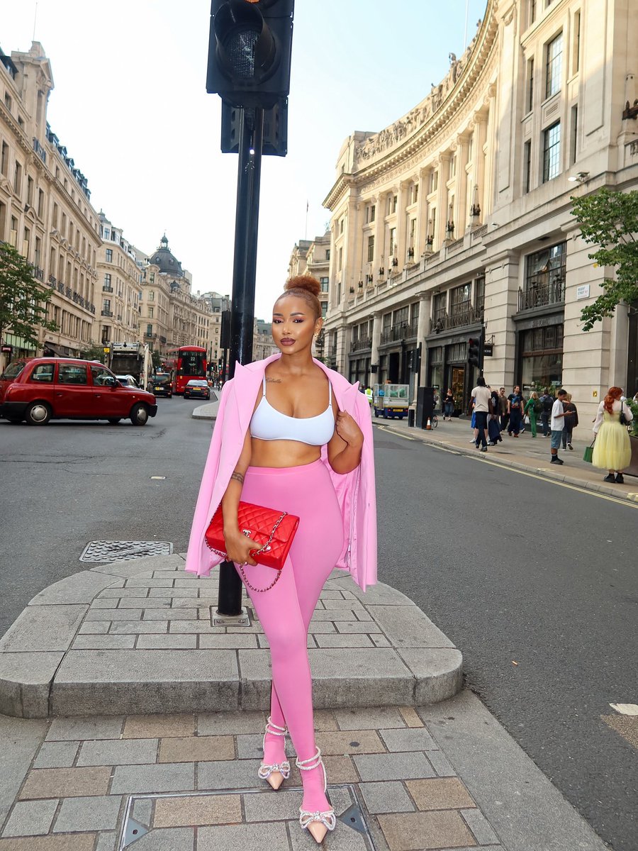 FrwontouAgain's tweet image. huddah