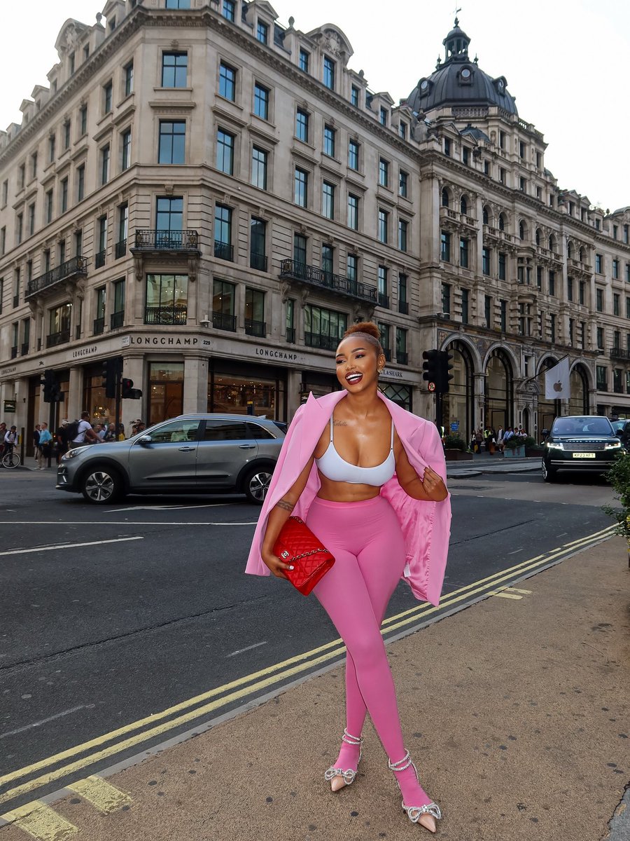 FrwontouAgain's tweet image. huddah