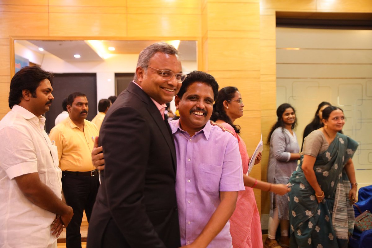 டெல்லியில் நடைபெற்ற வேள்பாரி வெற்றிக் கூடுகை 

பகுதி 2 

1/3 

#வேள்பாரி100000
#Velpari