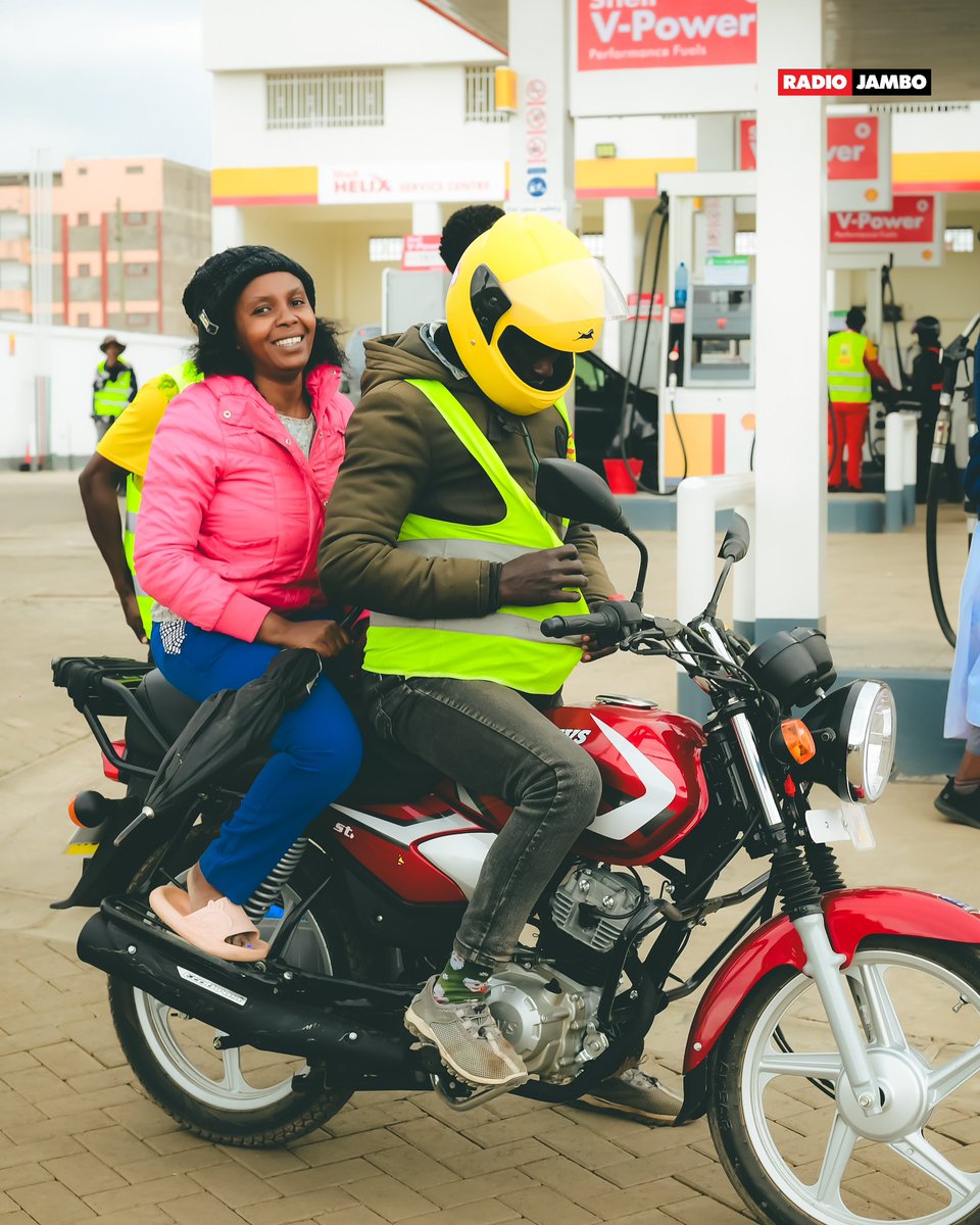 RadioJamboKenya's tweet image. Je, unatumia oil gani kwa pikipiki yako? Iwapo si #ShellAdvance AX5 basi unaikosea pikipiki yako na itaharibu riziki. Nunua yako leo kwa bei nafuu kutoka kituo chochote cha @Shell_Kenya 

#KuwaMsehWaPawa #TunaridePamoja #OneLoveTour #KituoChaWakenya