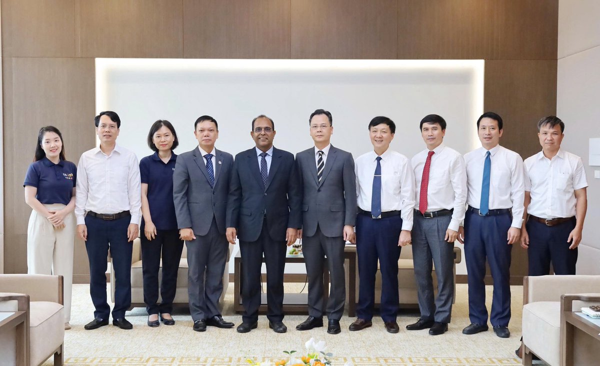 FAOVietNam's tweet photo. FAO Representative in 🇻🇳, Mr. Vinod Ahuja, discussed with Lao Cai PPC on strengthening #TyphoonYagi relief and long-term development through #ForestandFarmFacility.
Highlight was a visit to Binh Minh Coop - a successful model for #SustainableForestry and #CommunityDevelopment https://t.co/7HsVPU1wYm