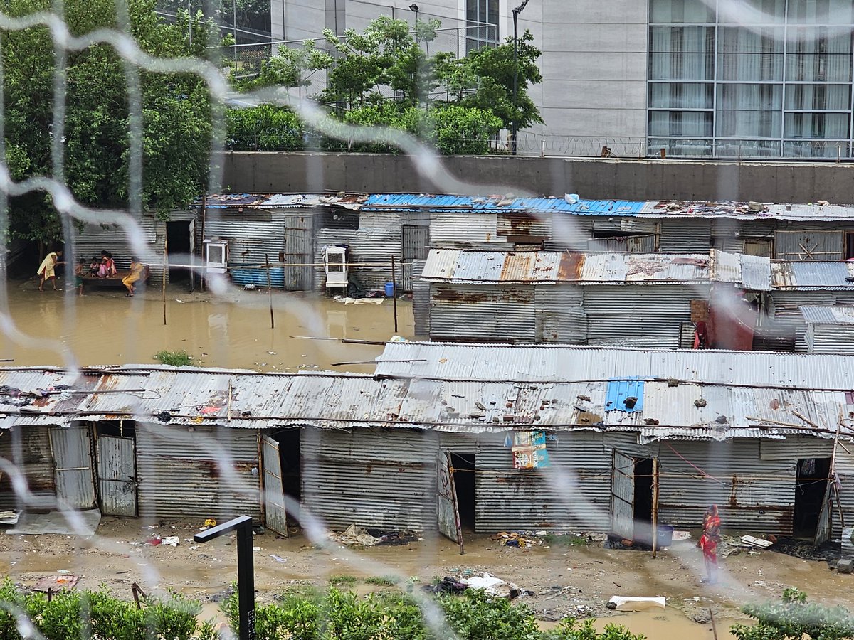 vineetbajaj1's tweet image. @CeoNoida @CMOfficeUP @noida_authority Stagnant water next to Ivy County, Sector 75, Noida, is creating a serious health hazard &amp;amp; mosquito breeding ground. This spot repeatedly sees waterlogging &amp;amp; poses a constant risk to residents. Request urgent, strict action. #healthhazard