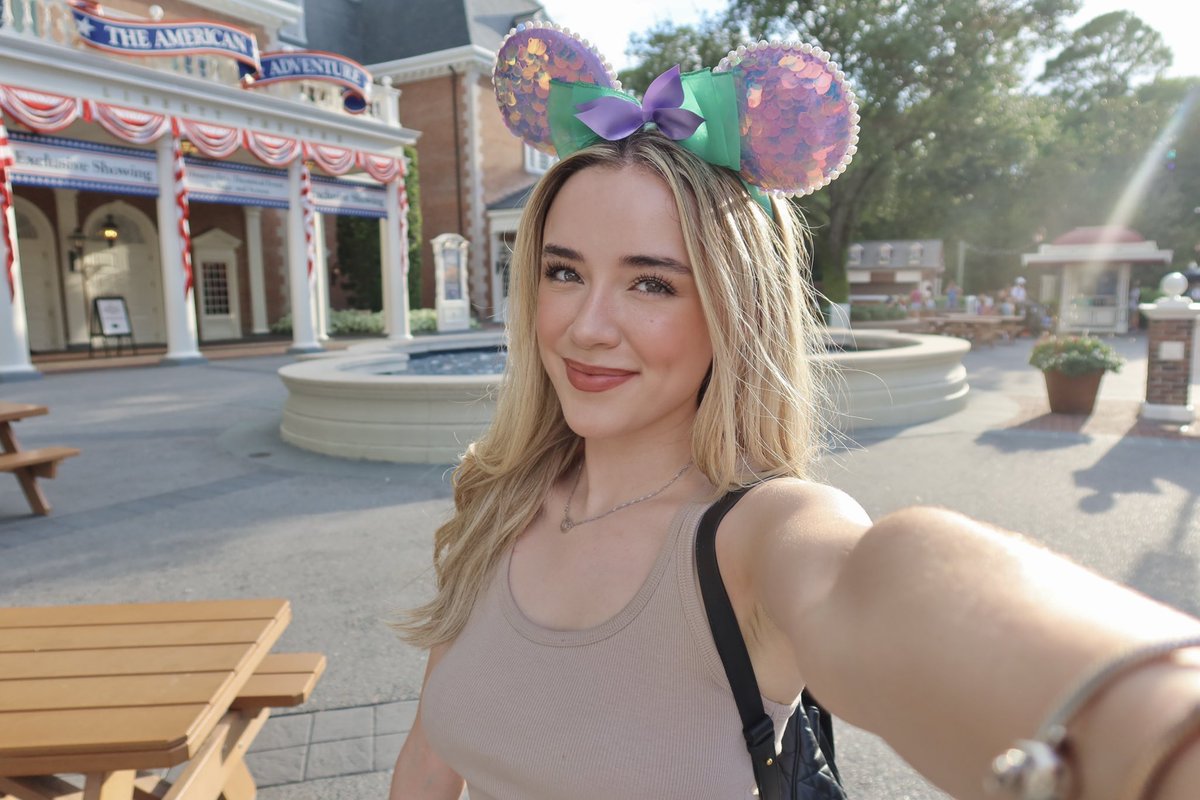 regisiss's tweet photo. happiest place on earth 🥹🎡🎢🐭 https://t.co/QeJcA7dE5R