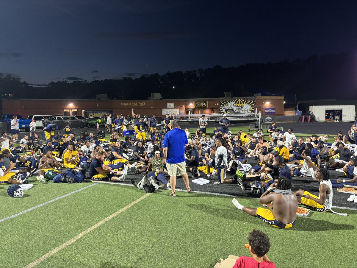 Thanks <a href="/SequoyahChiefs/">Sequoyah Chiefs Football</a> for the hospitality &amp; <a href="/billqueenfca/">Bill Queen</a> and Pastor Daniel for food. #PTP #PayThePrice <a href="/ReinhardtFB/">Reinhardt Football</a>