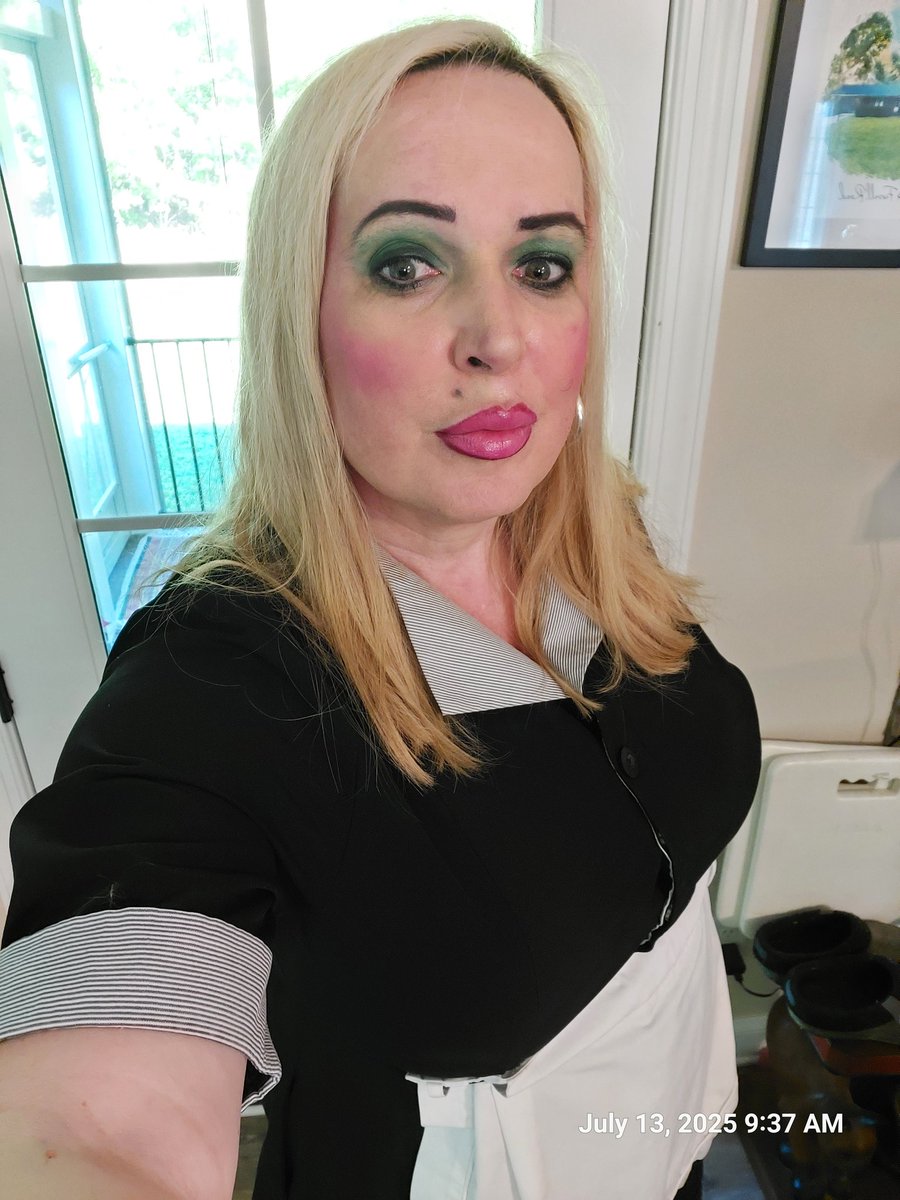 MistressEvermo1's tweet photo. @SuperMolly440 You're probably interested in new and original content. One of the things that men absolutely love is watching a woman get dressed. No matter how awkward it might feel for you, men will love it. https://t.co/RpC2589dup