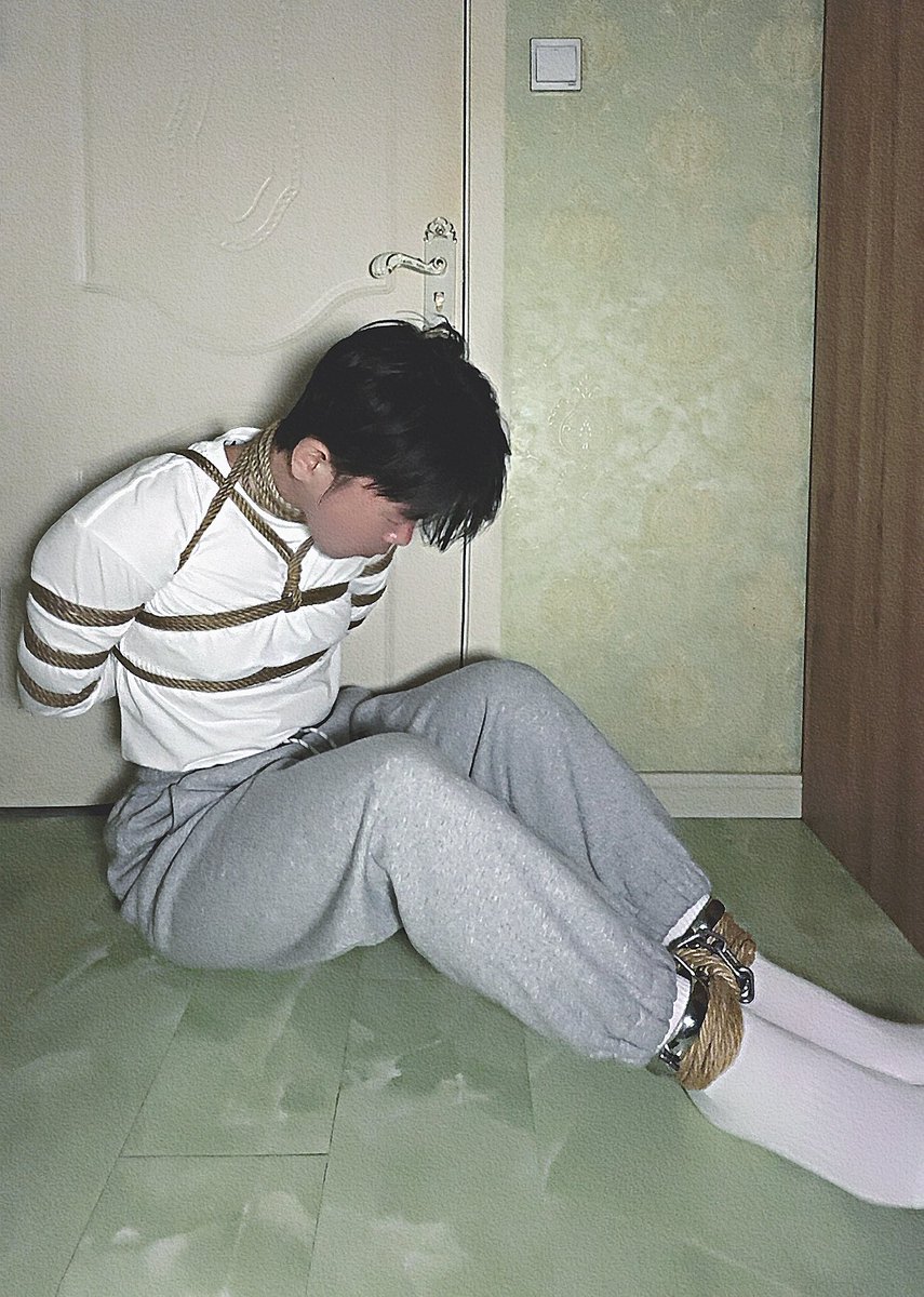 《捆绑男奴，王子嘉》
#捆绑 #白袜 #男奴