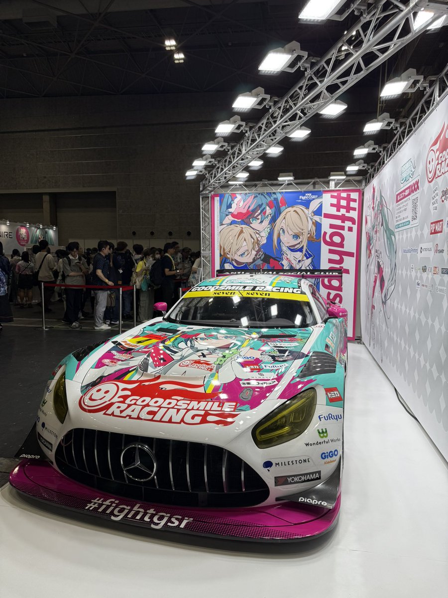 マジミラ大阪GSRブースでは、この後12時からレーシングミクサポーターズ2025のメンバーが出演します。ミクサポの撮影をお待ちかねの方はお集まりください（う）#fightgsr #マジカルミライ #マジカルミライ大阪
