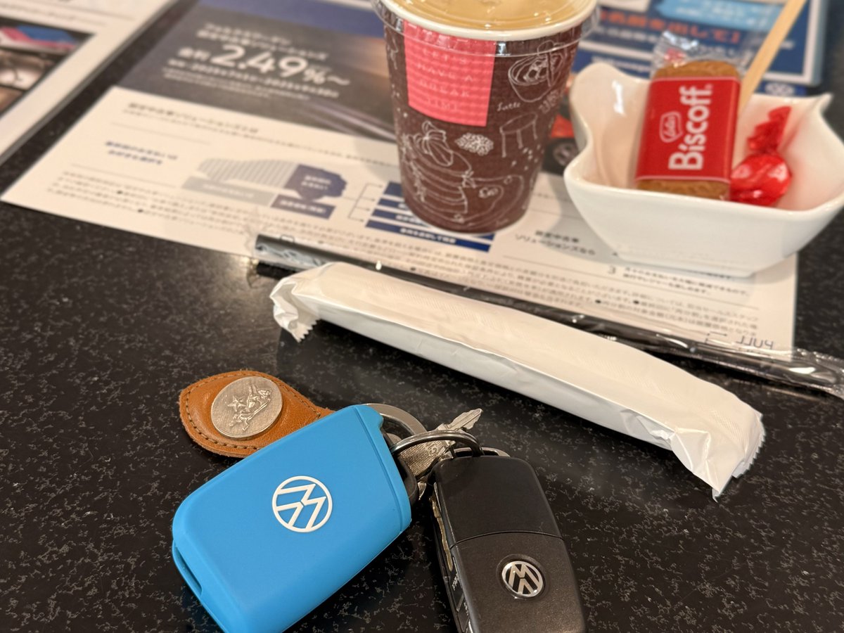 お盆9連休でまた1000km以上走る予定なのに冷却水が減ってきてたから急遽ディーラーへ入庫
(壊れるなら保証期間中に壊れてくれ)